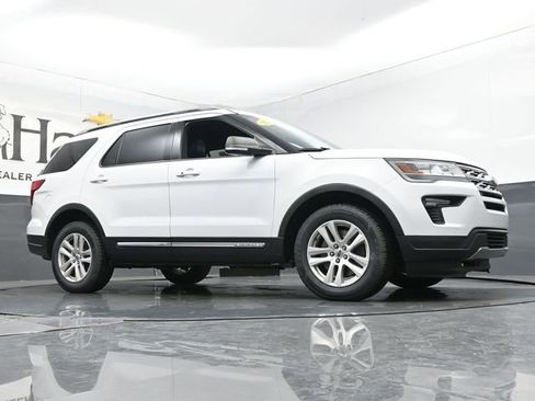 Used 2019 Ford Explorer XLT w/ Equipment Group 202A AWD/4WD image 2