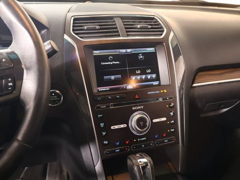Used 2016 Ford Explorer Limited w/ Equipment Group 301A FWD image 5