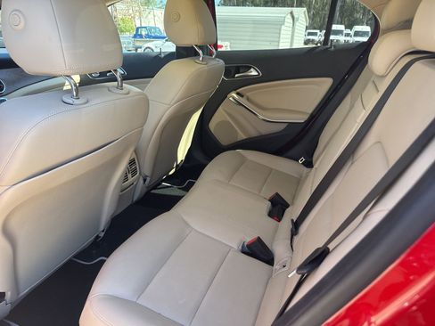 Used 2018 Mercedes-Benz GLA 250 image 10