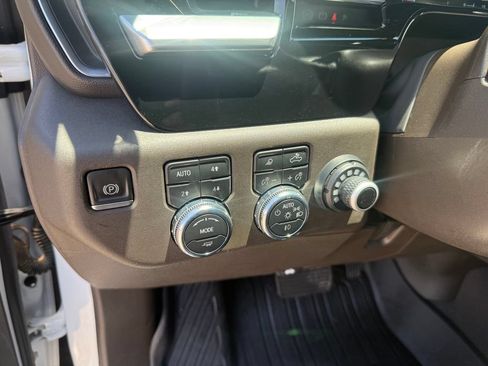 Used 2023 GMC Sierra 1500 SLT w/ X31 Off-Road Package AWD/4WD image 11