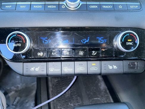 Used 2023 Hyundai Elantra Limited FWD image 15