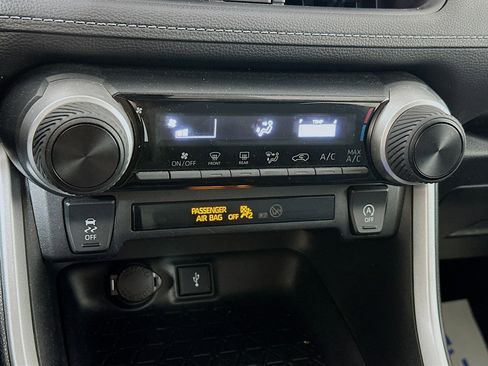 Used 2021 Toyota RAV4 LE image 15