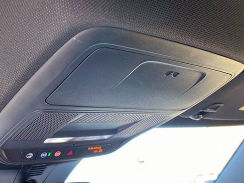 Used 2025 Chevrolet Traverse LT image 26