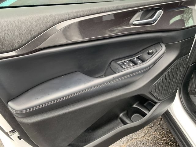 Used 2023 Jeep Grand Cherokee Altitude AWD/4WD image 19