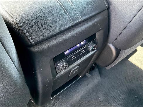 Used 2023 Chevrolet Traverse LT image 33