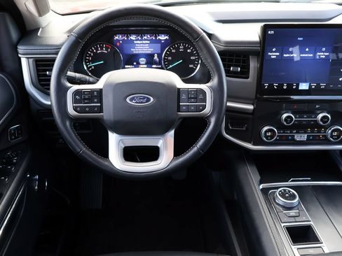 Certified 2022 Ford Expedition XLT RWD image 4