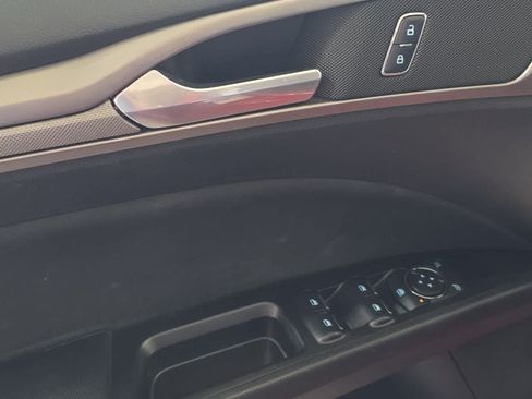 Used 2017 Ford Fusion SE w/ Fusion SE Technology Package FWD image 15