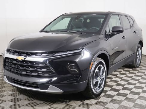 Used 2025 Chevrolet Blazer LT FWD image 6
