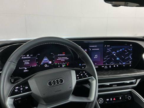 Used 2025 Audi Q5 Premium w/ 19" Wheel Package image 12