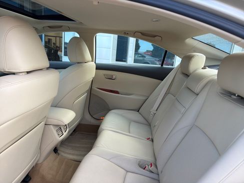 Used 2011 Lexus ES 350 w/ Preferred Accessory Package FWD image 26