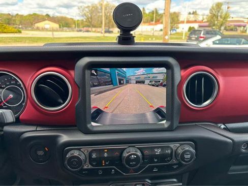Used 2022 Jeep Gladiator Rubicon w/ Cold Weather Group AWD/4WD image 21