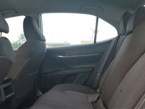 Used 2018 Toyota Camry LE image 23