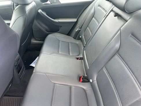 Used 2013 Volkswagen Jetta SE FWD image 9