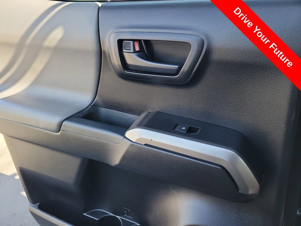 Used 2020 Toyota Tacoma SR5 RWD image 22