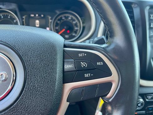 Used 2015 Jeep Cherokee Latitude FWD image 37
