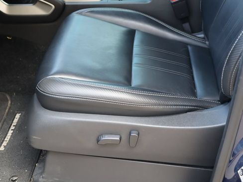 Used 2022 Nissan Frontier SV w/ SV Premium Package RWD image 15