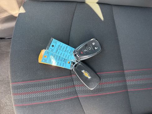 Used 2023 Chevrolet Equinox RS image 37