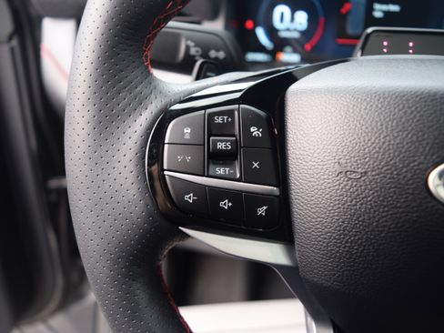 Used 2025 Ford Explorer ST image 6