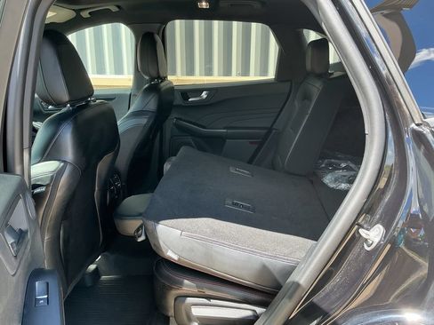 Used 2023 Ford Escape ST-Line Select w/ Tech Pack #2 AWD/4WD image 19