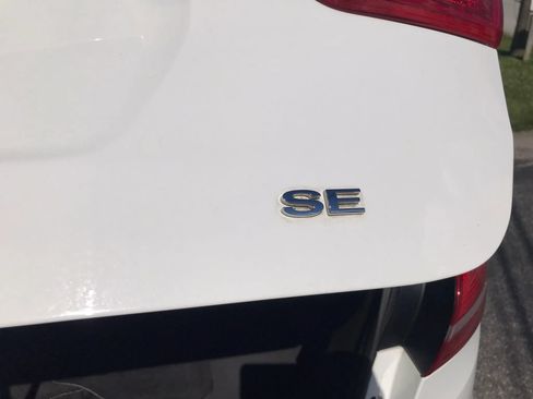 Used 2018 Ford Focus SE w/ SE Appearance Package FWD image 36