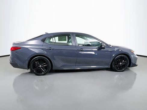 Used 2025 Toyota Camry SE FWD image 3