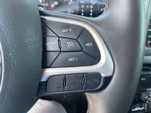 Used 2019 Jeep Renegade Latitude FWD image 20