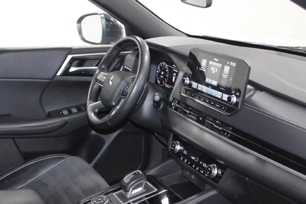 Used 2023 Mitsubishi Outlander SE Black Edition AWD/4WD image 28