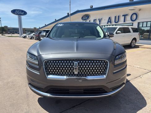 Used 2022 Lincoln Nautilus Reserve AWD/4WD image 2