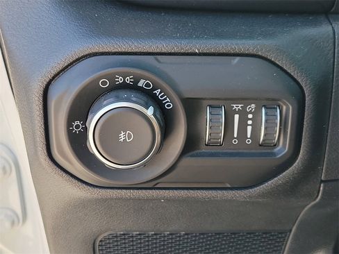 Used 2020 Jeep Wrangler Unlimited Sport image 27