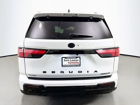 Used 2025 Toyota Sequoia Platinum image 6