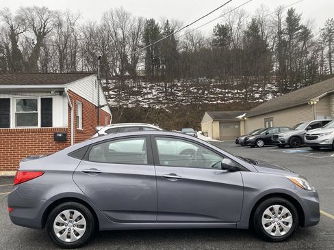 Used 2017 Hyundai Accent SE image 3