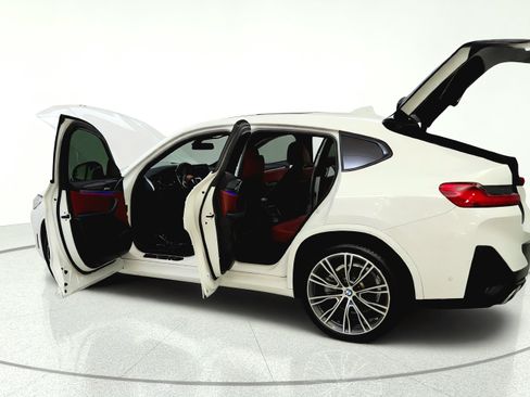 Used 2024 BMW X4 xDrive30i w/ Premium Package AWD/4WD image 12
