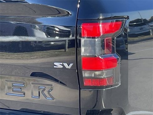 Used 2024 Nissan Frontier SV image 6