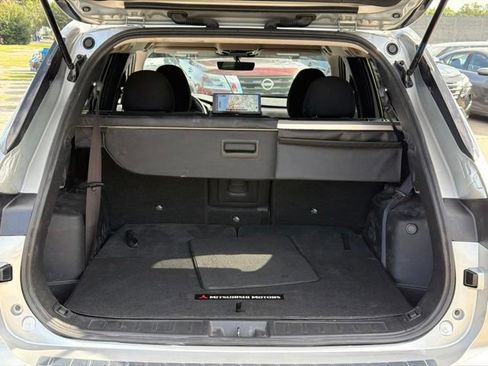 Used 2025 Mitsubishi Outlander ES FWD image 6