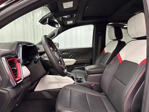 Used 2024 GMC Canyon AT4X AWD/4WD image 17