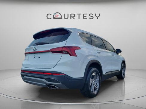 Used 2023 Hyundai Santa Fe SE image 3