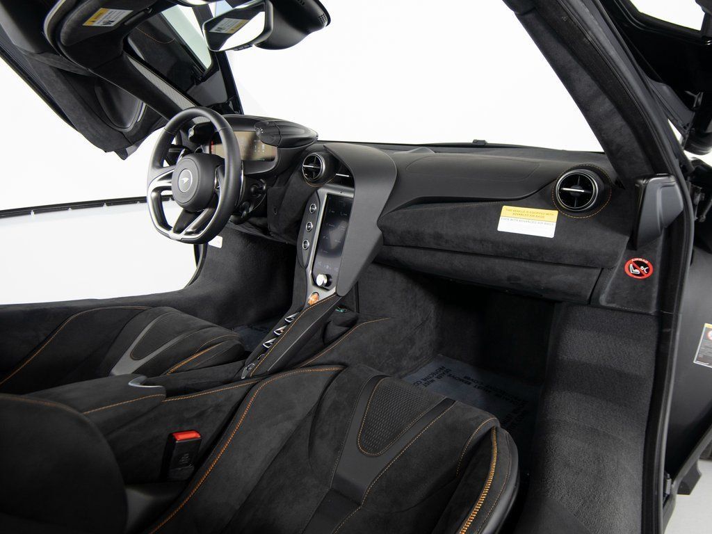 Used 2025 McLaren 750S RWD image 25
