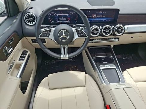 Used 2025 Mercedes-Benz GLB 250 4MATIC image 13