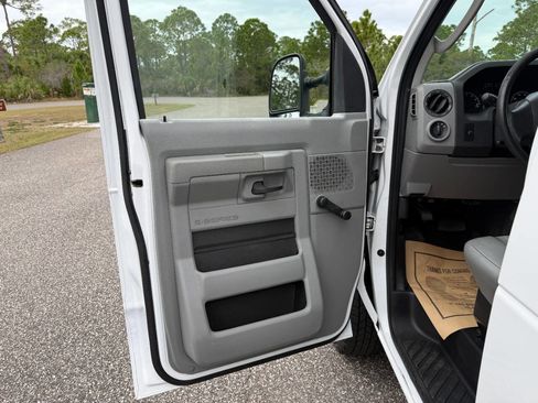 Used 2014 Ford E-250 and Econoline 250 image 9