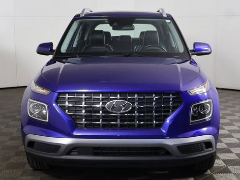 Used 2022 Hyundai Venue Limited FWD image 11