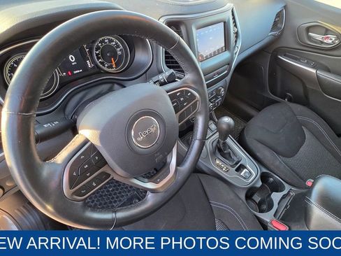 Used 2019 Jeep Cherokee Latitude w/ Cold Weather Group image 12