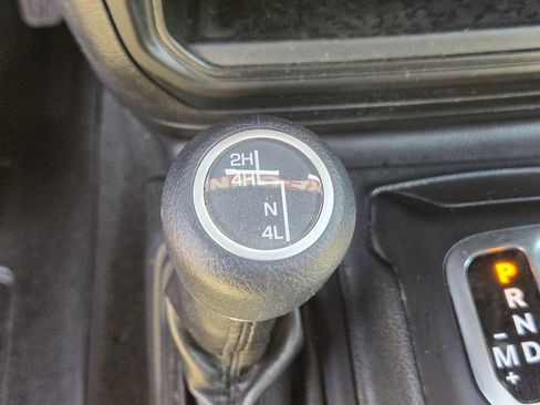 Used 2022 Jeep Gladiator Sport AWD/4WD image 31