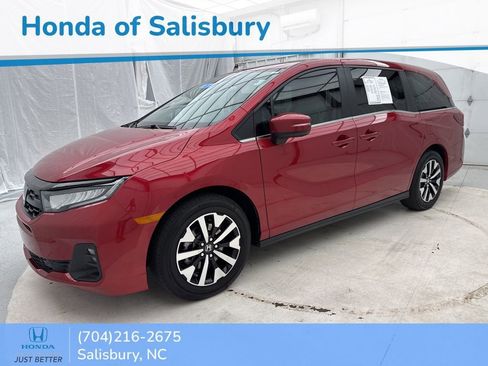 Certified 2025 Honda Odyssey EX-L image 3