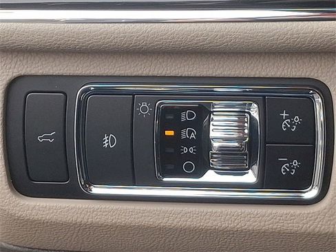 Used 2024 Lincoln Navigator Premiere image 23