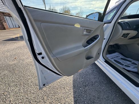 Used 2010 Toyota Prius Four image 46