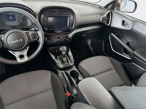 Used 2022 Kia Soul LX image 26