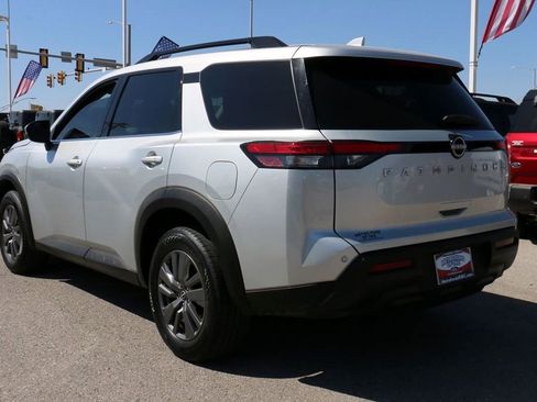 Used 2025 Nissan Pathfinder SV FWD image 7