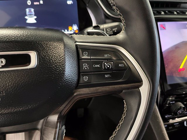 Used 2023 Jeep Grand Cherokee Limited AWD/4WD image 28