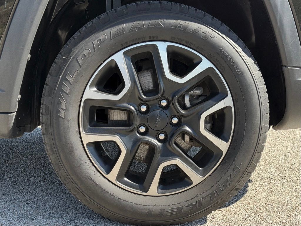 Used 2019 Jeep Compass Trailhawk AWD/4WD image 30