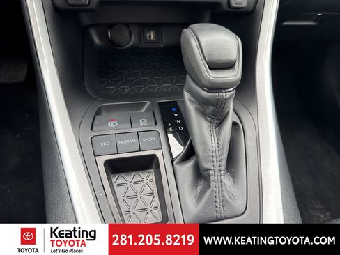 Used 2025 Toyota RAV4 XLE image 19